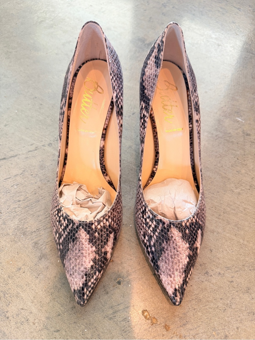 Butter Made in Italy Snakeskin Pointed Toe Pumps Heels Size 9.5 NWOB